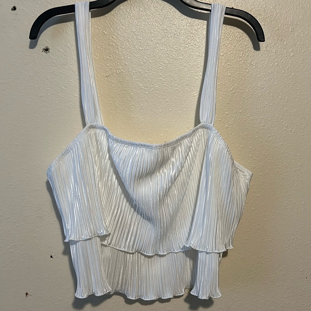 🤍 Ruffle Set 🤍 - Picture 2 of 4